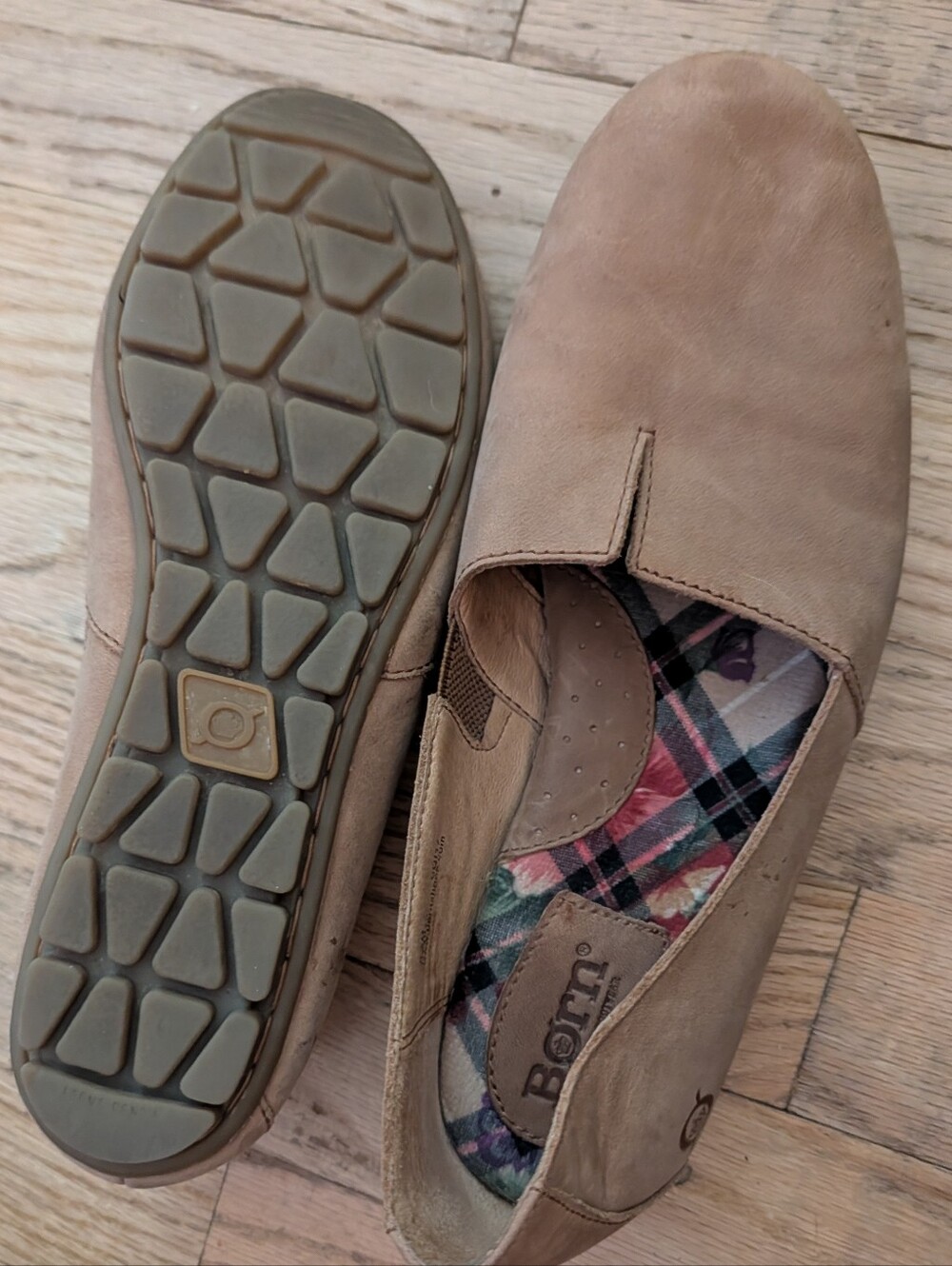 Born Womens Sz 8.5 M Tan Brown Leather Slip On Comfort Loafers Floral Plaid - Picture 3 of 5
